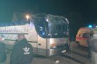 V Praze boural autobus s prvňáčky, vezl je opilý řidič