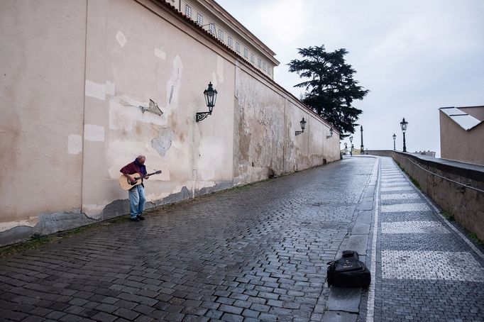 Průřez tvorbou fotografa Týdeníku Respekt Matěje Stránského za rok 2020.