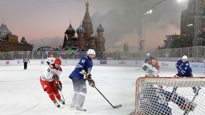KHL se nebojí nevšedních akcí. V minulostí uspořádala třeba zápas na Rudém náměstí.