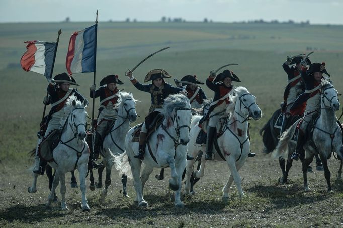 Joaquin Phoenix jako Napoleon.