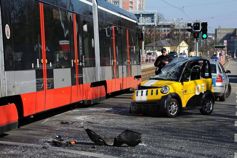 re.volt nehoda hasiči tramvaj