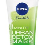 Minimálně jednou týdně pleti dopřejte Minutovou detoxikační masku Urban Detox Mask (Nivea, 180 Kč).