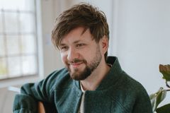 Vesmír dělá svý. Adam Vopička jde na albu Grál trochu po stopách Davida Stypky