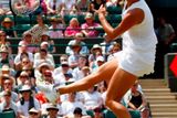 Ana Ivanovičová při utkání s Venus Williamsovou, které musela kvůli zranění vzdát.