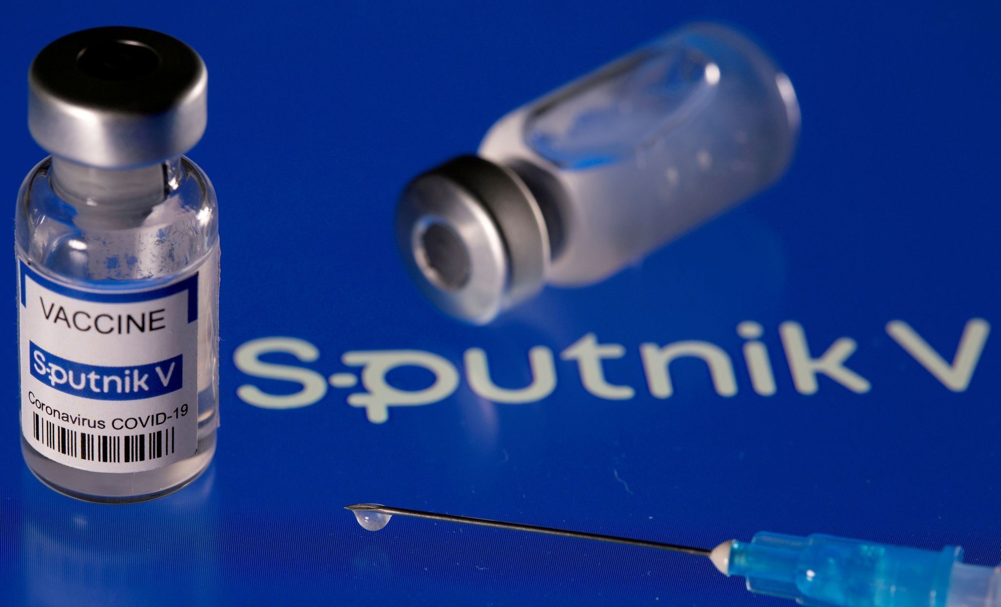 Za jednu dávku Vakcíny Sputnik V zaplatilo Slovensko 17 eur. Očkovat s ní začnou v pondělí v osmi městech.