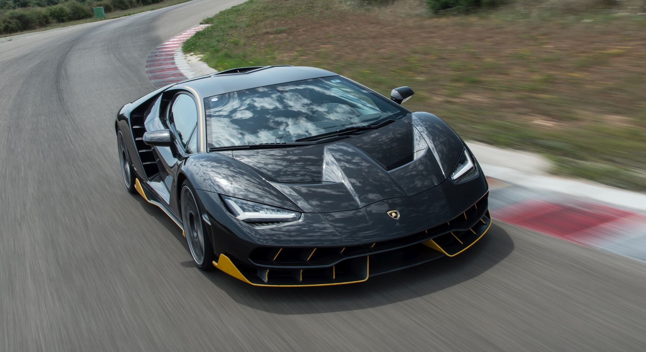 Exponáty na auto show Legendy 2017