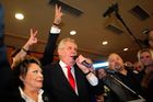Zeman své vítězství komentoval na briefingu v tlačenici mezi svými příznivci, kteří se sešli v pražském Top hotelu.