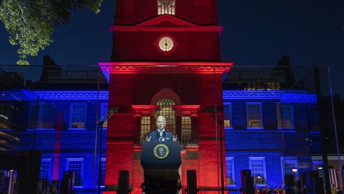 Biden promluvil - a Trump zaslechl samotného ďábla... (Americký prezident Joe Biden během svého projevu ve Filadelfii.)