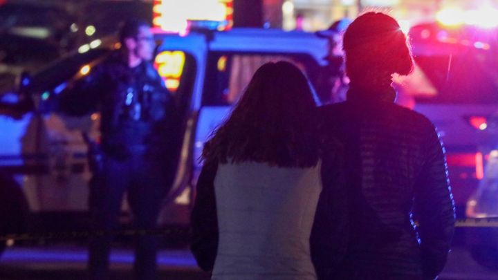 Střelec v obchodu v Coloradu zabil nejméně deset lidí, mezi oběťmi je i policista