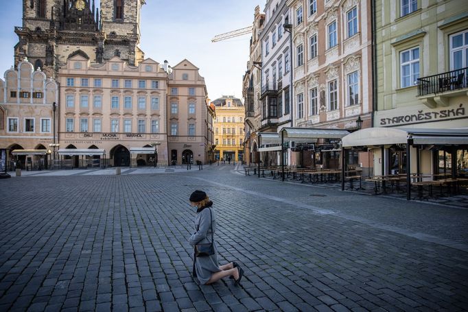 Průřez tvorbou fotografa Týdeníku Respekt Milan Jaroše za rok 2020.