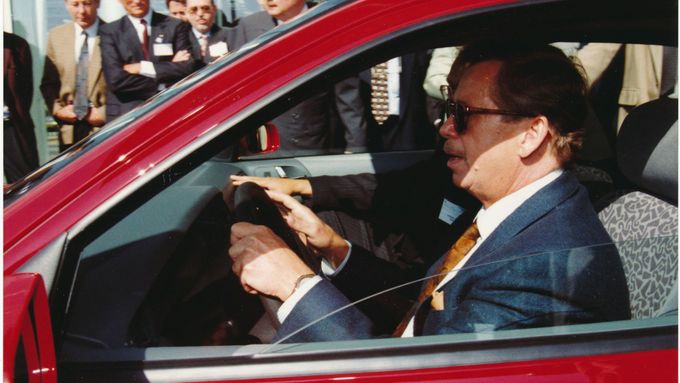 Havel za volantem i neúspěšný obrněnec pro Rusy. Vychází kniha o Škodě Octavia