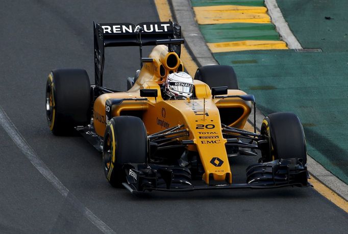 Renault F1 driver Kevin Magnussen drives during the Australian Formula One Grand Prix in Melbourne. REUTERS/Jason Reed