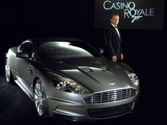 Casino Royale - James Bond se svým Aston Martin DBS