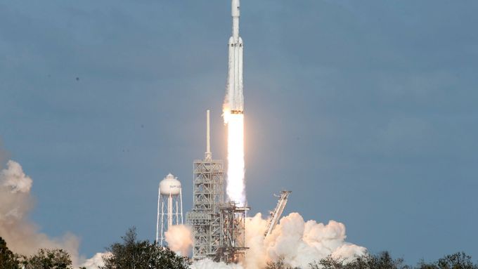 Záznam celého startu rakety Falcon Heavy