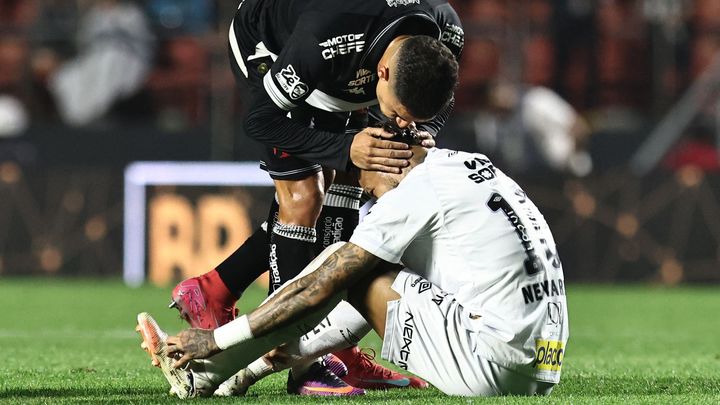 "Největší hanba mého života." Neymar plakal přímo na trávníku; Zdroj foto: Reuters