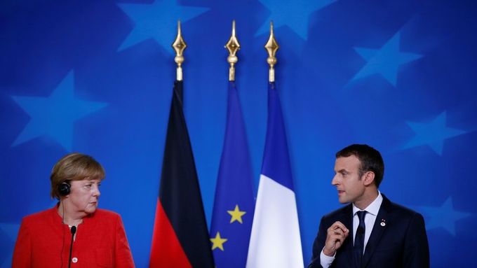 Merkelová a Macron