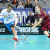 Josef Rypar a Rolands Kovalevskis v zápase MS 2018 Česko - Lotyšsko