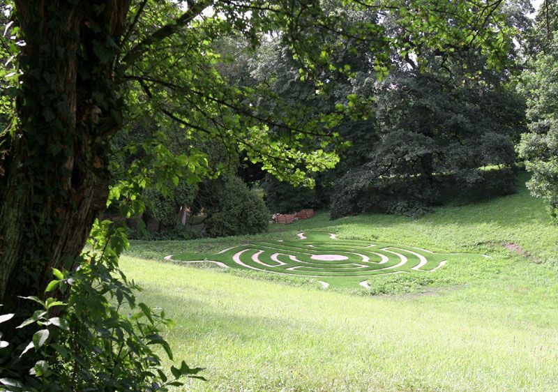 Bludiště a labyrinty v zámeckém parku v Loučni