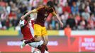 EPL, Slavia-Dukla: Michael Ngadeu - Marek Hanousek