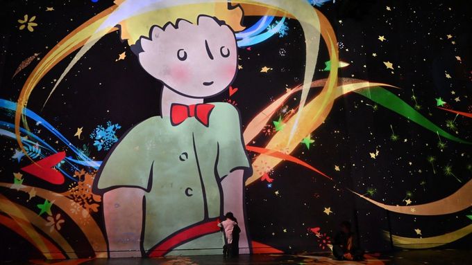 V pařížském uměleckém centru Atelier des Lumières letos v létě ožil Exupéryho příběh Malého prince.