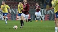 Daniel Kolář (#11, AC Sparta Praha) neohroženě rozehrává k bráně FK Teplic.