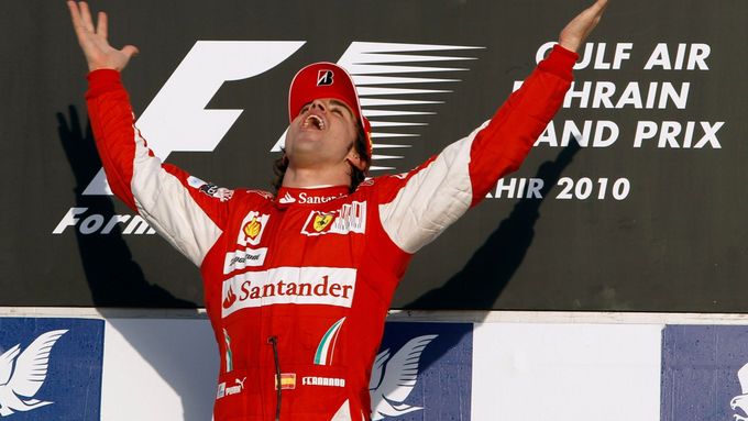 Král Schumacher se vrátil. V Bahrajnu však slavila jeho noční můra Alonso