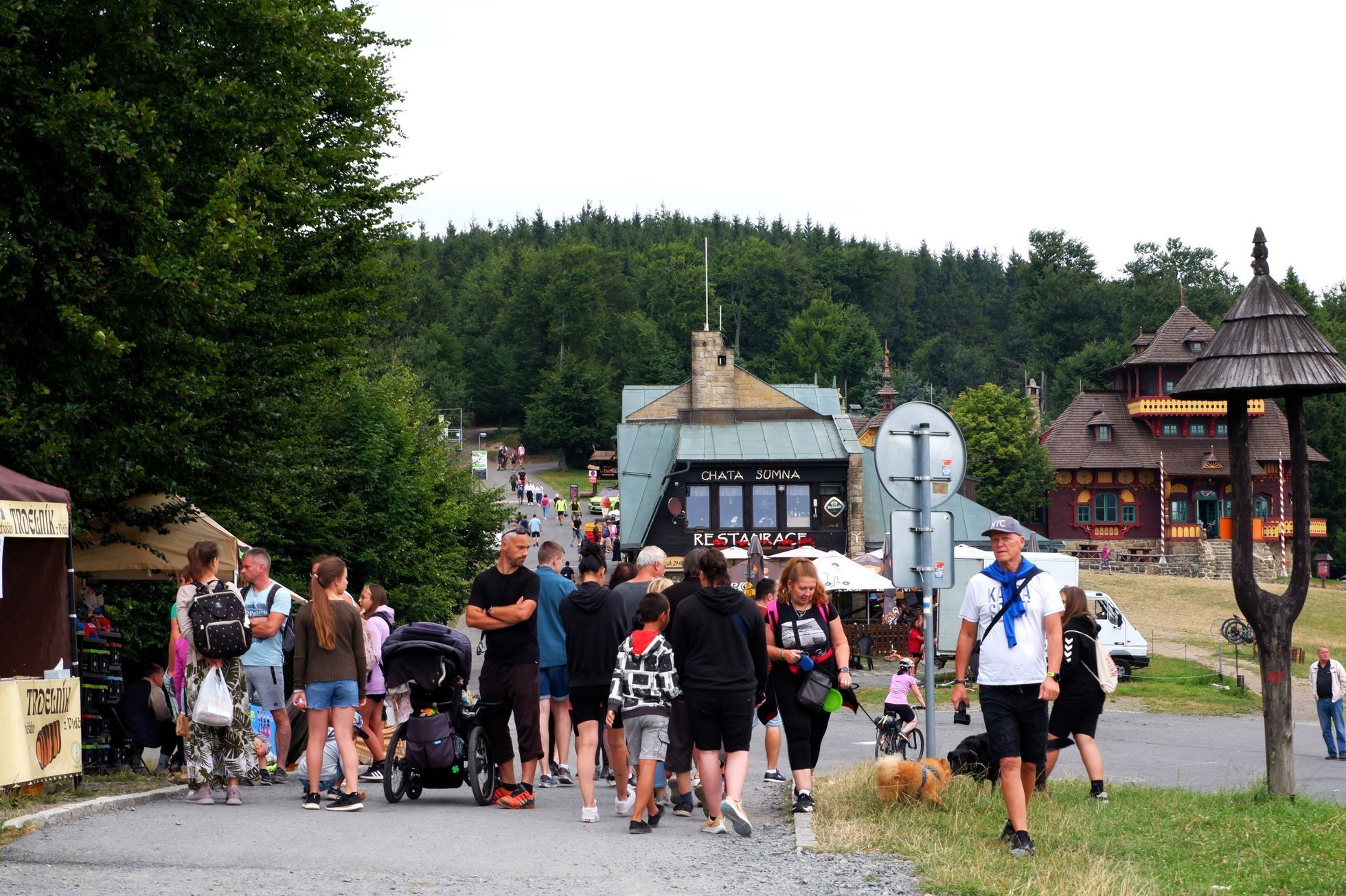 Pustevny Beskydy Turismus turisté