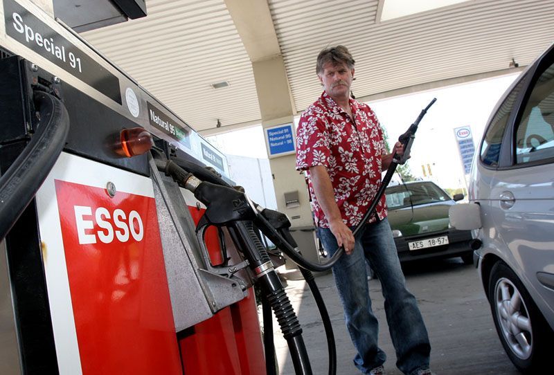 Benzinová pumpa Esso na Evropské v Praze