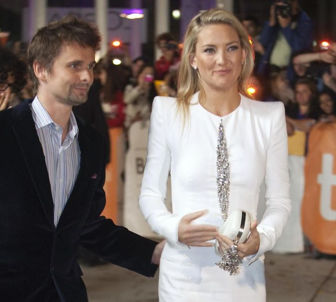 Herečka Kate Hudson a její snoubenec Matt Bellamy přicházejí na premiéru filmu "The Reluctant Fundamentalist".