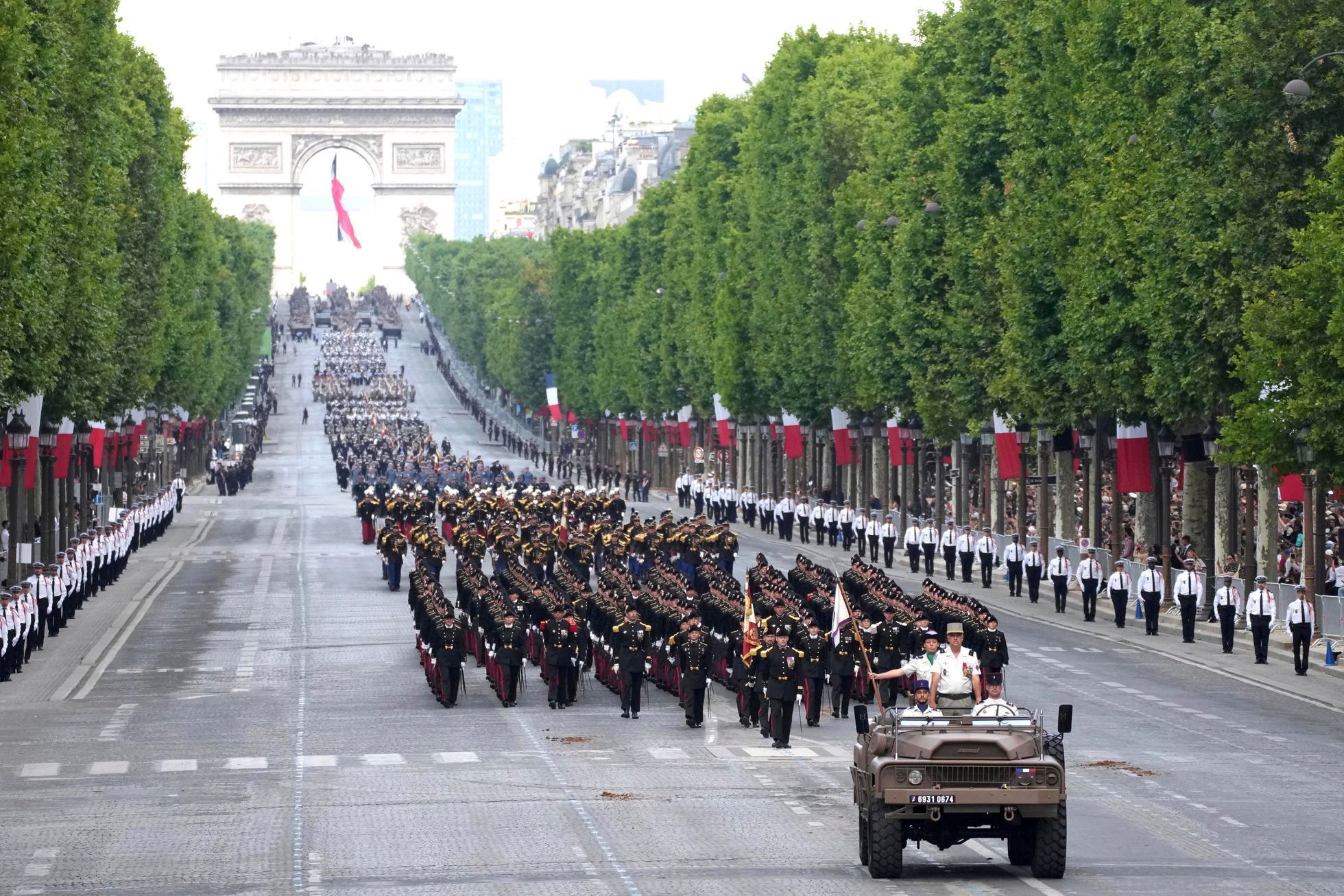 Francie, Paříž, vojenská přehlídka, den Bastily, Macron
