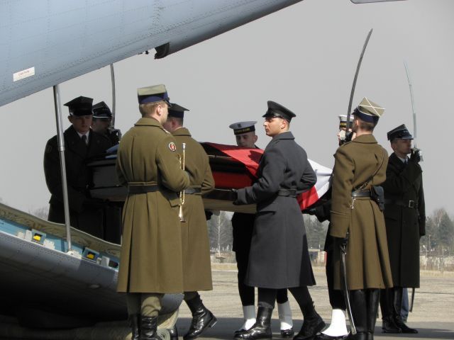 Převoz ostatků Lecha Kaczynského