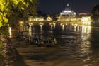 Rozvodněná Tibera zaplavila Řím