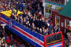 Video: Pravá fotbalová vášeň. Islanďany po Euru doma přivítala desetina obyvatel země
