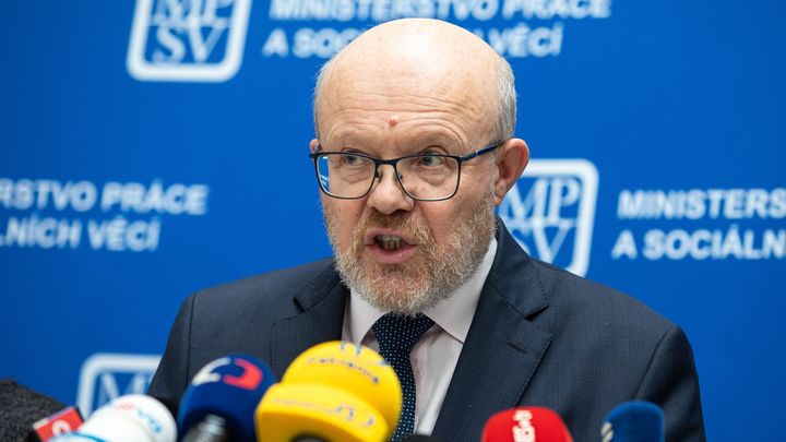 Ministr Válek šel vyzkoušet, jak funguje screening rakoviny. Nádor odhalil i u něj