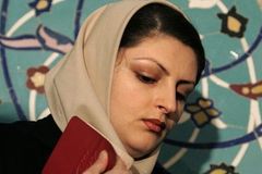 Írán se snaží z žen udělat stroje na děti, kritizuje Amnesty