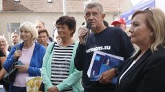 Předseda ANO Andrej Babiš na předvolením mítinku v Modřicích při odpovědi na dotaz, zda se bude bránit vydání soudu v kauze Čapí hnízdo.