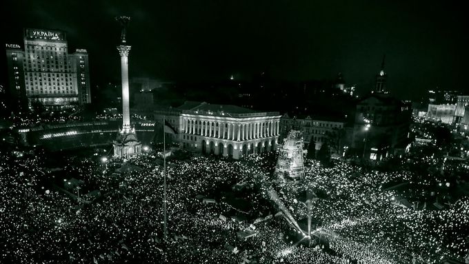 Až do událostí z kyjevského náměstí Majdan (na snímku z obalu alba) se skladatel Valentin Silvestrov o politiku zajímal jen minimálně.