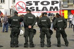Evropští islamobijci se nakonec nesešli. Neprošli