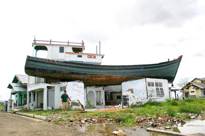 Uplynulo 15 let od ničivé vlny tsunami, která si 26. prosince 2004 vyžádala na pobřeží Indického oceánu v jihovýchodní Asii přes 230 000 mrtvých.