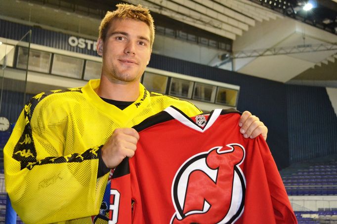 Rostislav Olesz s dresem New Jersey Devils