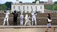 Akce byla součástí oslav sta let filmování v prostorách Old Royal Naval College. Právě zde už se natáčely desítky filmů, od Pirátů z Karibiku až po marvelovky.