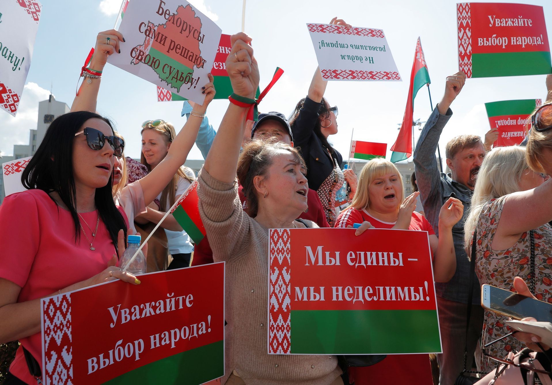 Demonstrace na podporu Lukašenka v Minsku