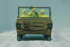 Cestovatel Přibáň vyměnil trabanty za žlutou žábu. Nemá střechu ani topení, ale plave