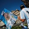 Argentinští fanoušci před hlavní části oslav titul mistrů světa v centru Buenos Aires