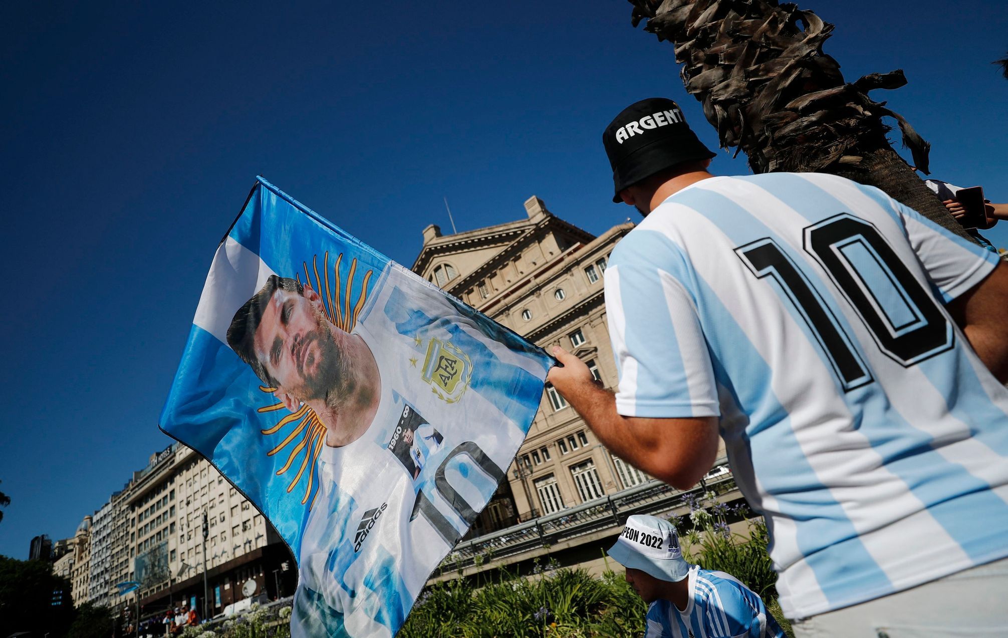 Argentinští fanoušci před hlavní části oslav titul mistrů světa v centru Buenos Aires