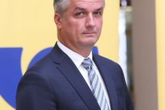 Knap má mít strategii, jak zefektivnit Českou poštu do října, vzkazuje vnitro
