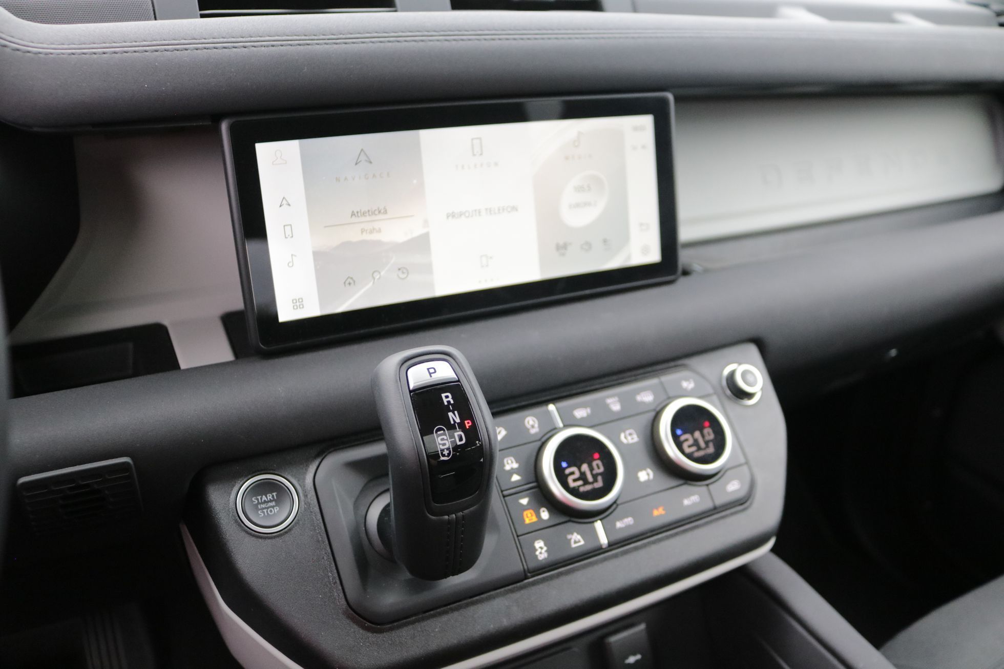 Land Rover Defender 2020
