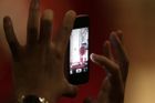 Soud: Video na soukromém mobilu policisty je veřejný záznam