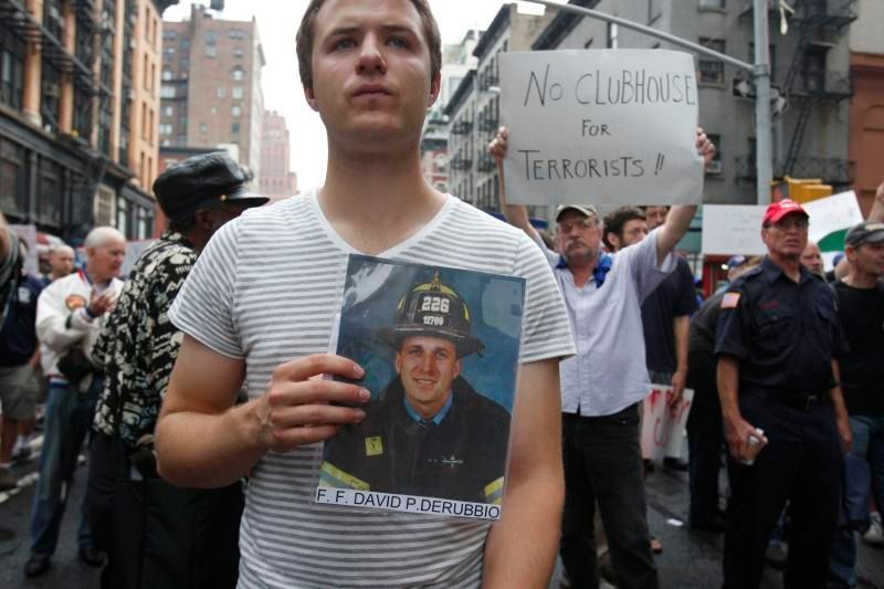 New York - mešita - demonstrace "pro" i "proti"