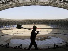 Dělníci na stavbě stadionu v Pekingu. Je to nucené nasazení, tvrdí HRW.